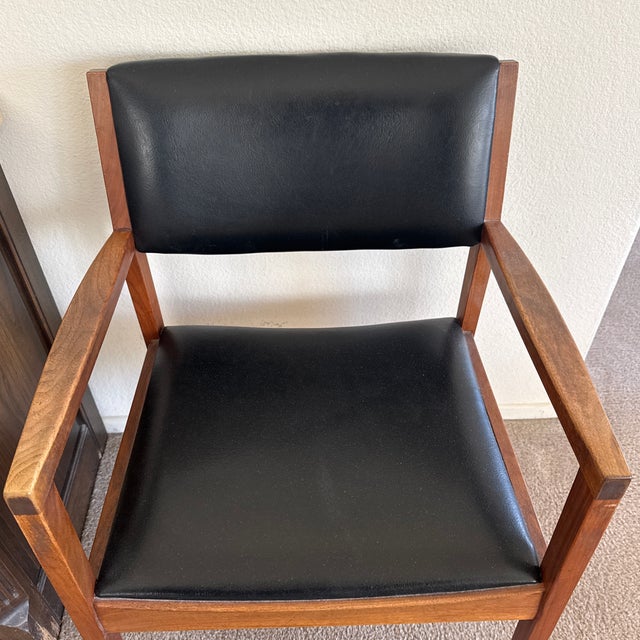 1940s Taylor Chair Co. Mid-Century Modern Walnut Desk Chair. For Sale - Image 10 of 10