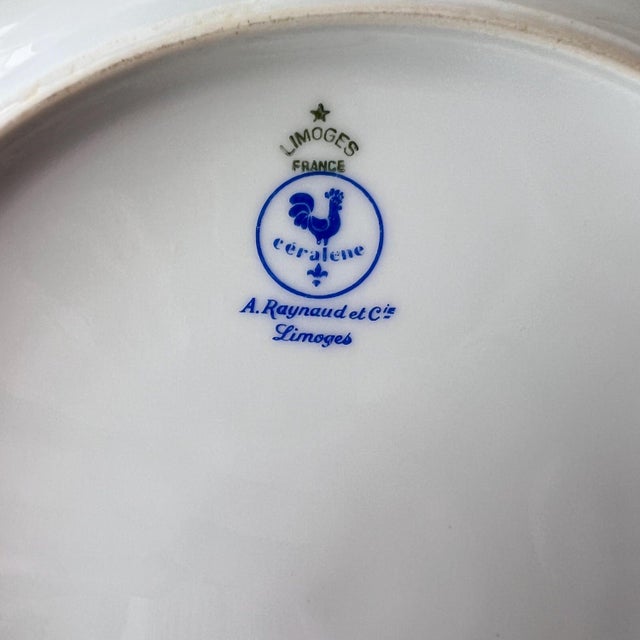 1980s 8 Ceralene “Directiore” green Limoges 10 1/4" dinner plates // A Raynaud et Cie // French porcelain // Made in France // French Empire For Sale - Image 10 of 10