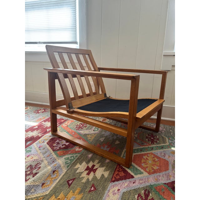 This is a vintage Borge Mogensen lounge chair in excellent condition, in wood with leather and cloth seat support and...