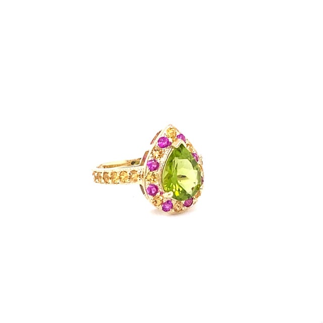 Early 21st Century 3.16 Carat Peridot Sapphire Yellow Gold Engagement Ring Size 7 For Sale - Image 5 of 9