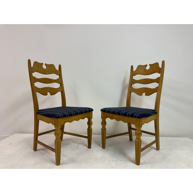 Mid-Century Modern Vintage Razorblade Dining Chairs in Oak by Henning Kjaernulf, 1960s, Set of 6 For Sale - Image 3 of 17