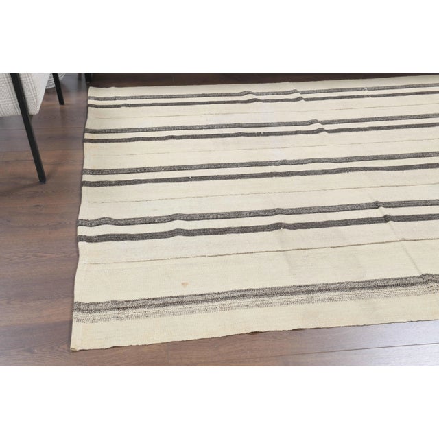 1970s Vintage Turkish Hand-Knotted Wool Cotton Beige Kilim Area Rug For Sale - Image 5 of 11