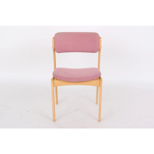 1970s Danish Beech Chairs with Pink Wool Upholstery by Erik Buch for Oddense Maskinsnedkeri / O.D. Møbler, 1960s, Set of 5 For Sale - Image 5 of 17