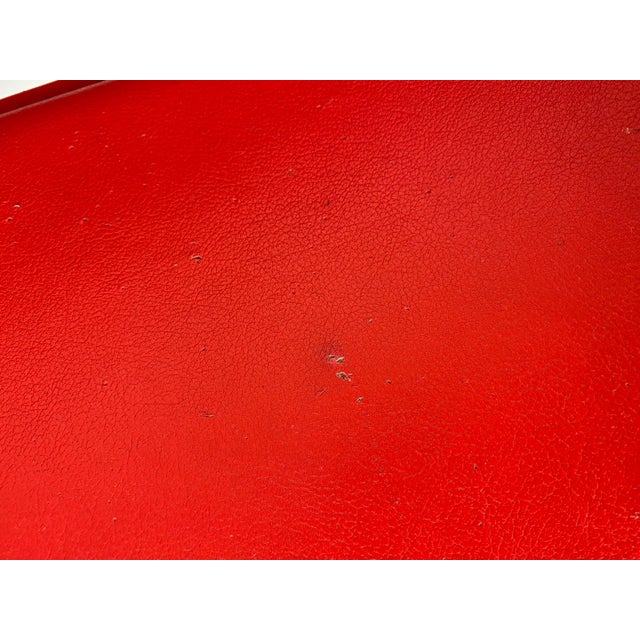 Red Lounge Chair in Vinyl, 1980 For Sale - Image 6 of 9