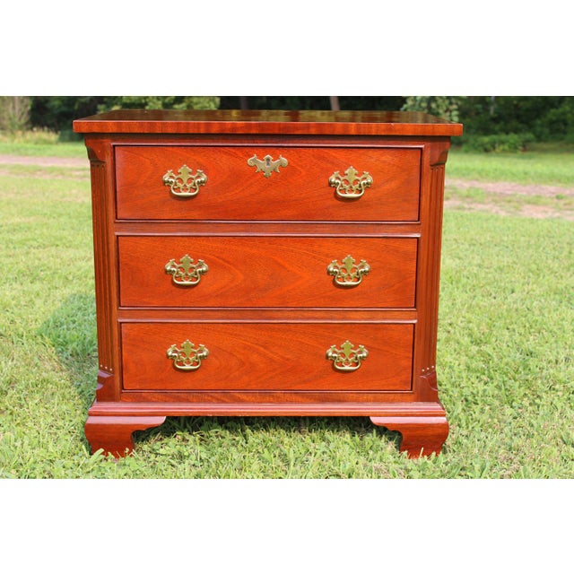 1980s Baker Furniture Chippendale Mahogany Nightstands—A Pair For Sale - Image 5 of 18