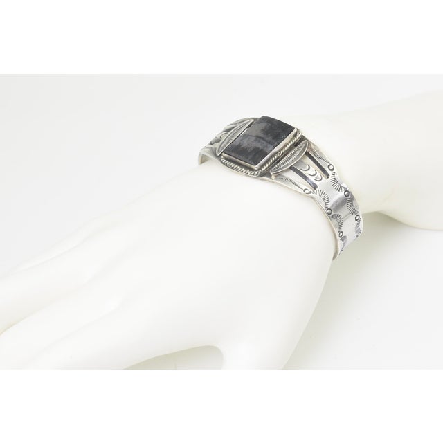 Metal Mid 20th Century Southwestern Fred Harvey Style Sterling Silver and Petrified Wood Cuff Bracelet For Sale - Image 7 of 10