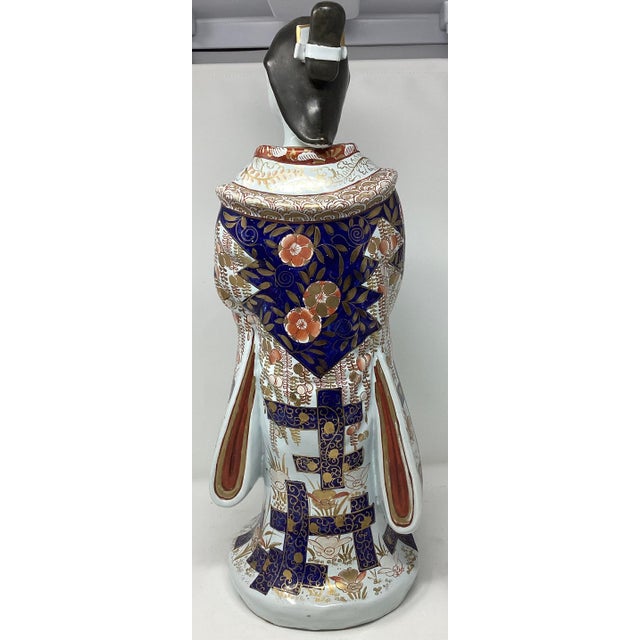 Large Imari Figure of "Bijin" (Beautiful Woman) or Geisha. . C 19th C, Japanese Edo Period ( 1603- 1868). For Sale - Image 4 of 7