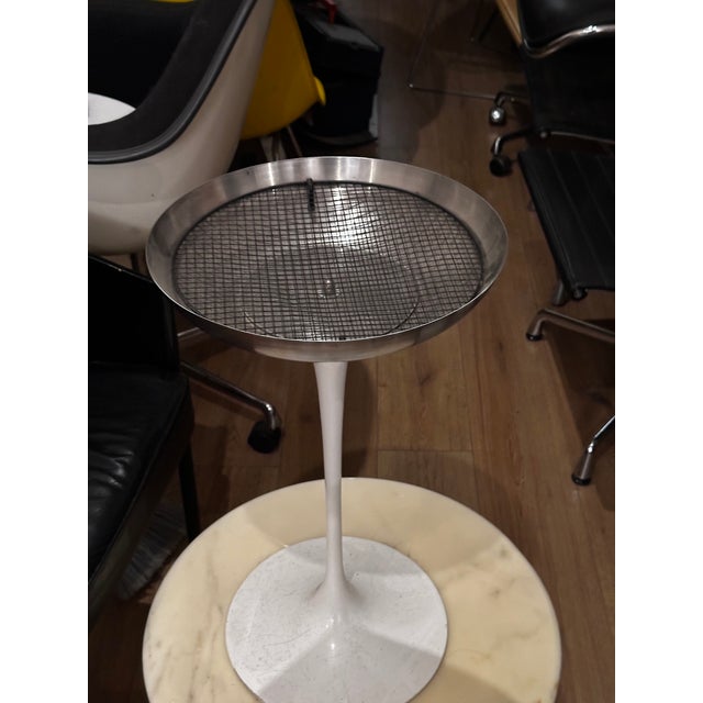Eero Saarinen Tulip Ashtray by Eero Saarinen for Knoll Inc., 1970 For Sale - Image 4 of 8