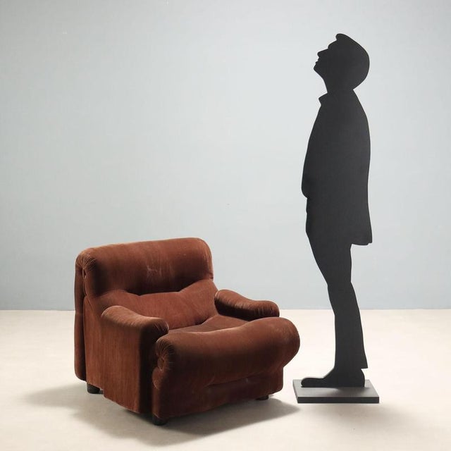 The Rezia armchair designed by Emilio Guarnacci for 1P in the 1970s is a distinctive example of Italian design from that...