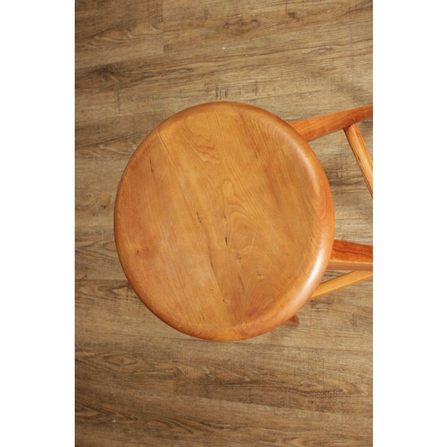 Thomas Moser Thomas Moser Pair Of Cherry Splay Leg Counter Stools For Sale - Image 4 of 18
