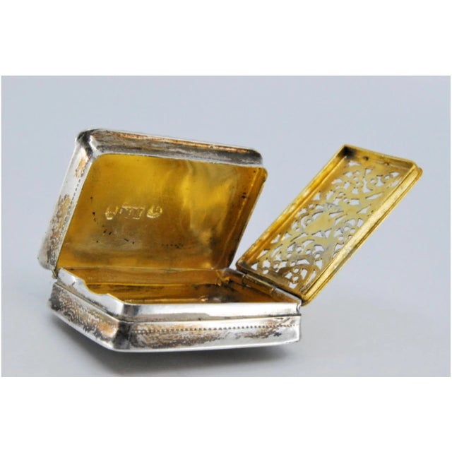 Gold George IV Silver and Gold Vinaigrette Box with Lid Engraving and Friezes For Sale - Image 8 of 9