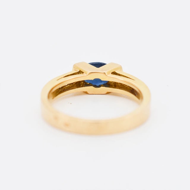 Vintage Solitaire Gold Sapphire and Diamonds Circa 1970, Size 6.5 For Sale - Image 6 of 7