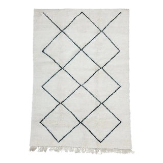 Vintage Moroccan Beni Ourain Berber Rug 5′1″ × 7′6″ For Sale