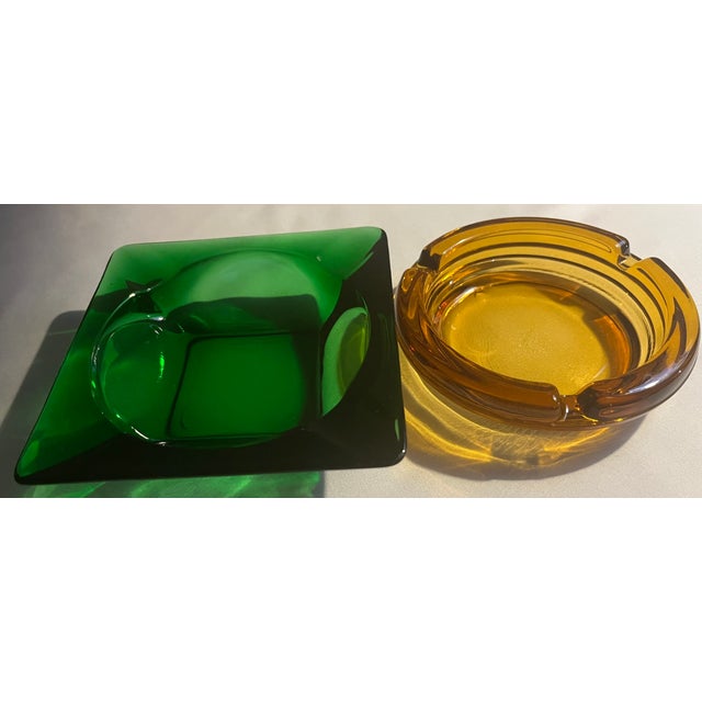 Mid-Century Modern Set of Two Vintage Mid-Century Modern Ashtrays/Forest Green and Golden Amber For Sale - Image 3 of 5