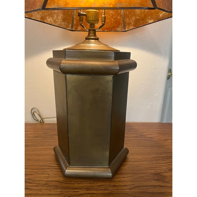 Late 20th Century Vintage Shaker Metal Table Lamp With an Amber Mica Hexagonal Lamp Shade For Sale - Image 5 of 12