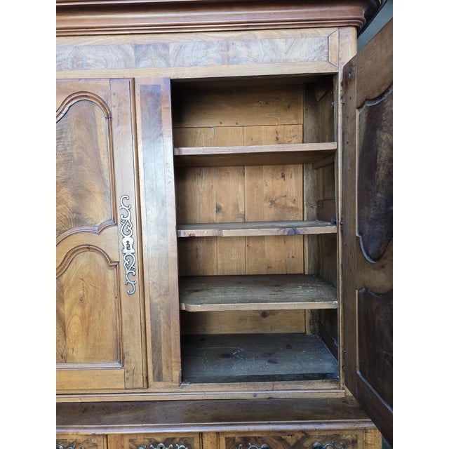 Two-Part Louis XV Cabinet in Walnut, 1760 For Sale - Image 11 of 18