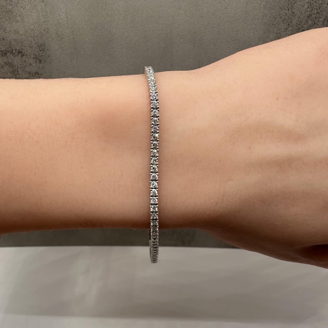 Natural Diamond Tennis Bracelet in 14kt White Gold – 2.5ctw, 7.5in, New For Sale - Image 4 of 4