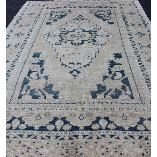 Mid 20th Century Vintage Hand Knotted Turkish Oushak Rug With Central Medallion in Blue and Cream For Sale - Image 5 of 12
