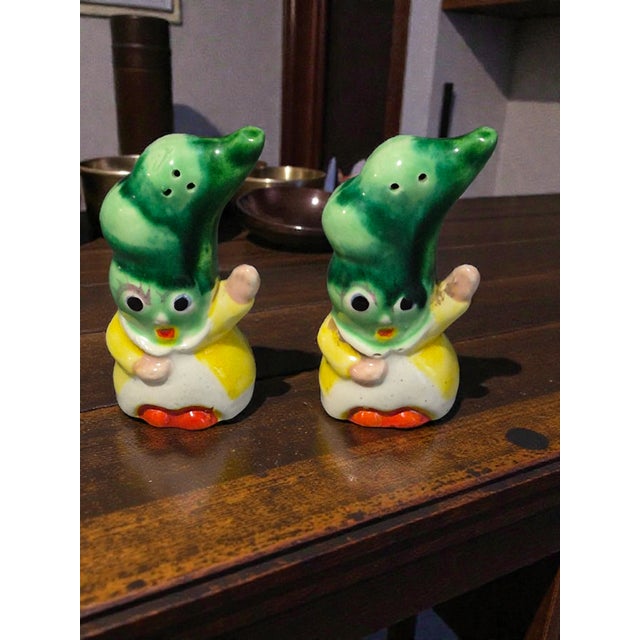 These vintage salt and pepper shakers are a charming addition to any kitchen or collection. Made of ceramic in a whimsical...