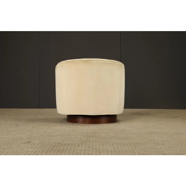 1970s Barrel-Back Swivel Club Chair W Walnut Base in the Style of Milo Baughman, 1970s For Sale - Image 5 of 17