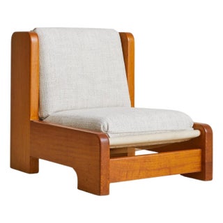 French Wood Lounge Chair in Ivory Mottled Bouclé, 1970s - 2 Available For Sale