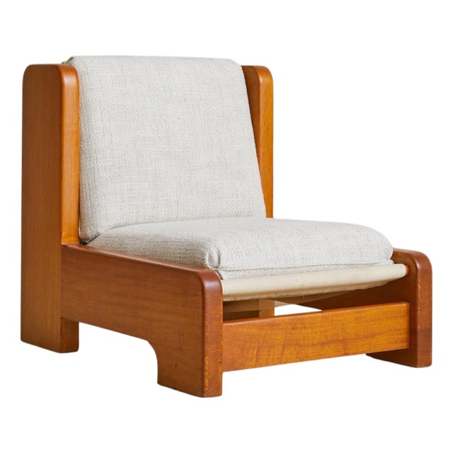 French Wood Lounge Chair in Ivory Mottled Bouclé, 1970s - 2 Available For Sale