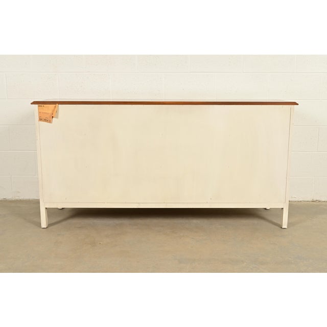 Kindel Furniture French Provincial Louis XV Cream Lacquered and Gold Gilt Dresser, 1970s For Sale - Image 16 of 18