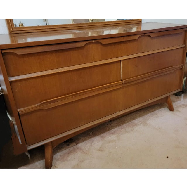 1960s 1960s Mid Century Modern Kroehler Dresser With Mirror For Sale - Image 5 of 9
