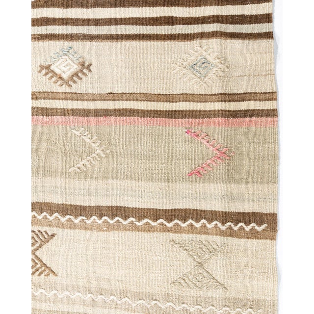 1940s Vintage Circa Camel Turkish Kilim Rug Runner, 5ft 5in X 9ft 4in For Sale - Image 5 of 11