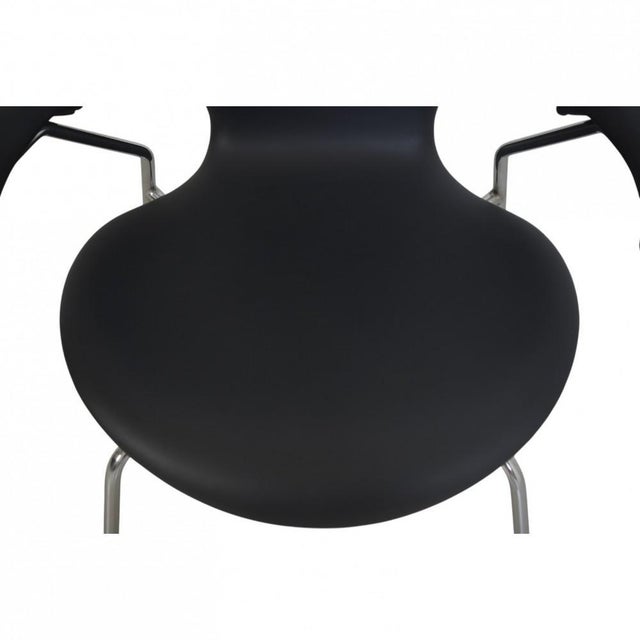 3207 Seven Armchair in Black Classic Leather by Arne Jacobsen, 2010s For Sale - Image 4 of 14