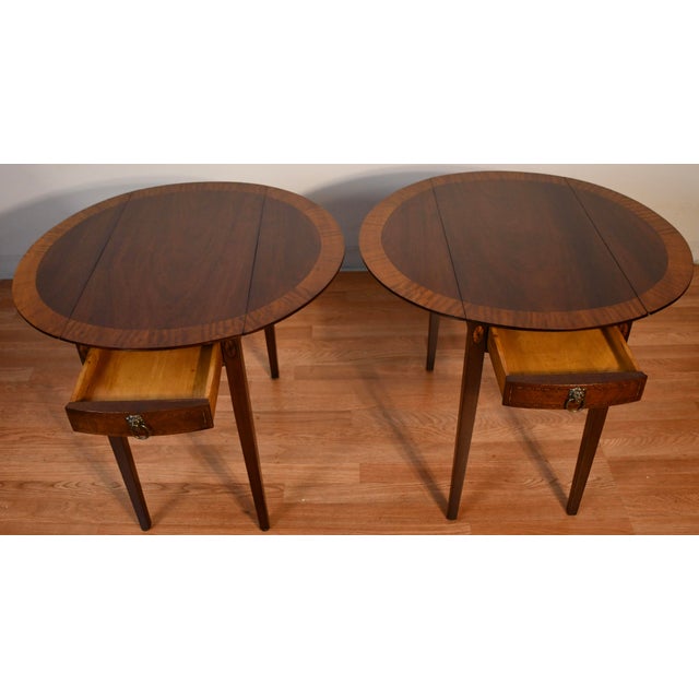 Brown 1930s Pair of English Regency Mahogany Banded Satinwood Pembroke Side Tables / End Tables For Sale - Image 8 of 16