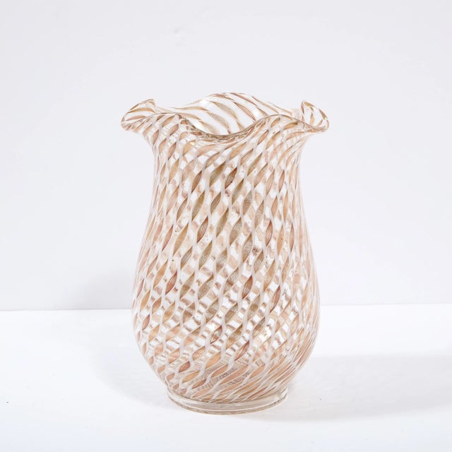 Mid Century Modern Hanblown Murano Scalloped Top Vase w/ 24kt Gold Helix Pattern For Sale In New York - Image 6 of 11