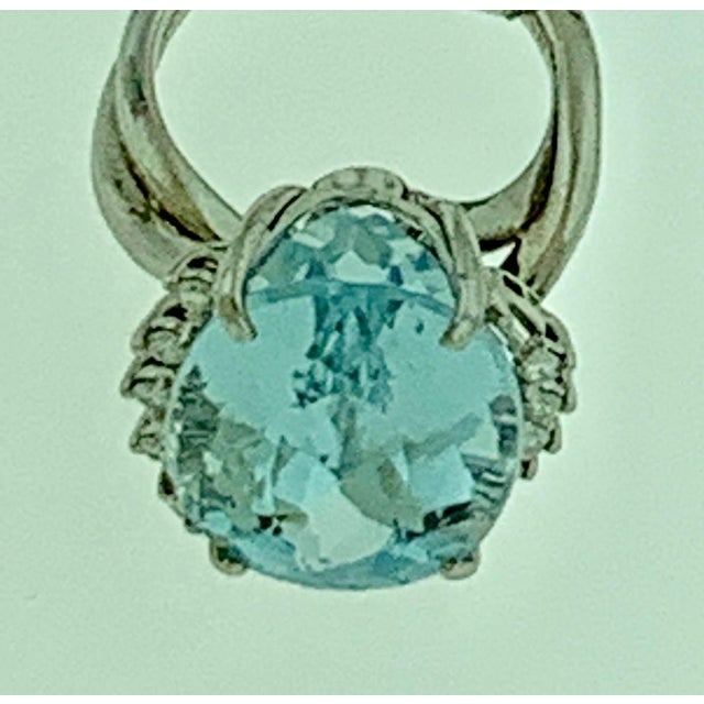 Traditional 25 Carat Natural Aquamarine and Diamond Cocktail Ring 18 Karat Gold, Estate For Sale - Image 3 of 18