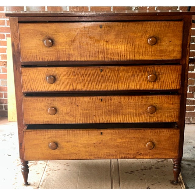 Antique American 4 drawer dresser mid 19th century. Solid wood construction. Beautiful tiger curly maple drawer fronts...