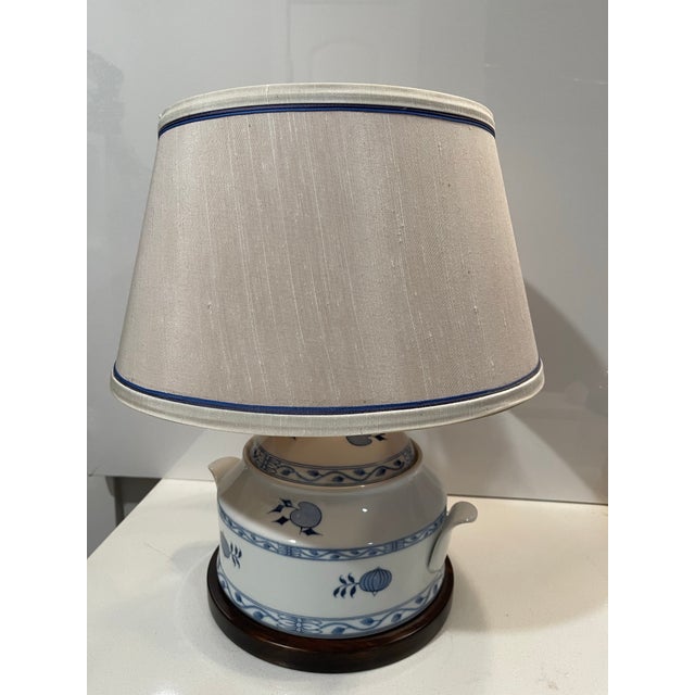 Blue Frederick Cooper Blue & White Ceramic Vintage Table Lamp, Chicago. For Sale - Image 8 of 12