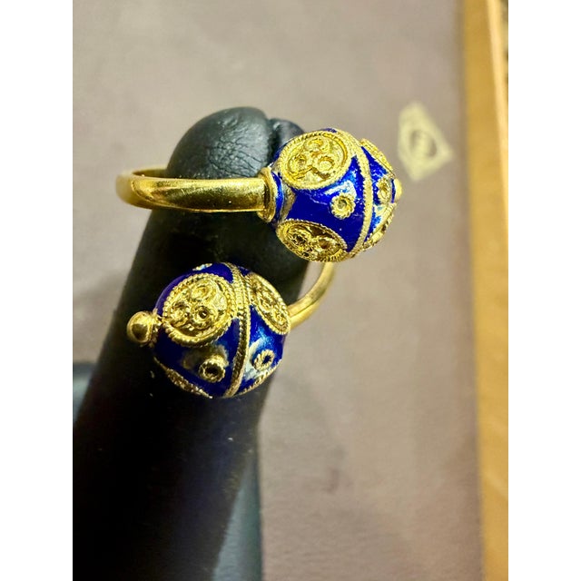 Two Enamel Balls Bypass Cocktail Ring Size 4 in 18 Karat Yellow Gold, 4.4 Gm For Sale In New York - Image 6 of 18