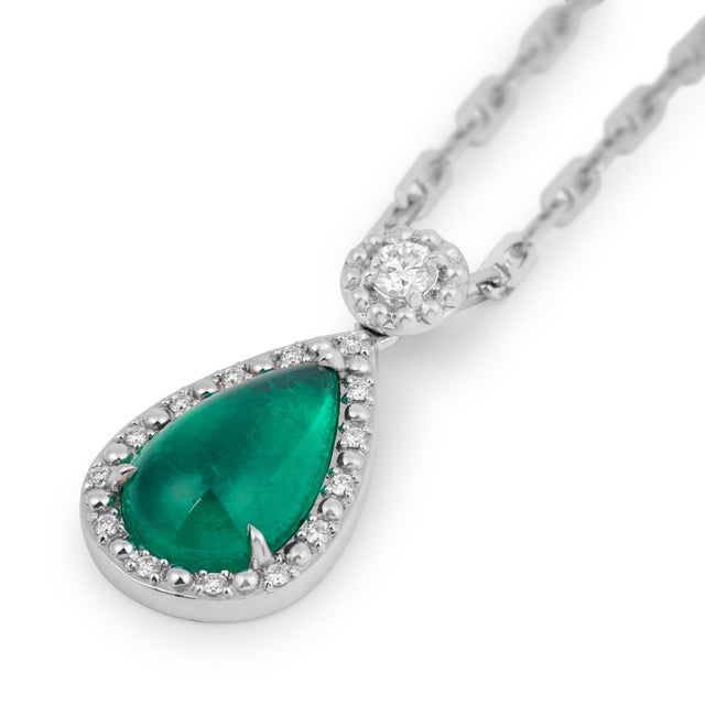Contemporary 1920s 3.25 Carat Colombian Emerald Diamond 18k White Gold Pendant Necklace For Sale - Image 3 of 8
