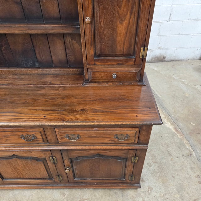 Farmhouse Mid 20th Century English Oak Paneled 5 Door & 3 Drawer Dresser and Rack With Shaped Frieze For Sale - Image 3 of 18