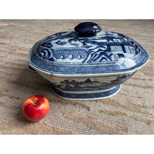 Chinese Canton Tureen, 19th Century For Sale - Image 10 of 10