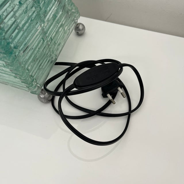 : Pyramidal lamp made of glued pieces of glass. Dimensions: Height: 36 cm Width: 18 cm Depth: 17 cm E14 socket State :...