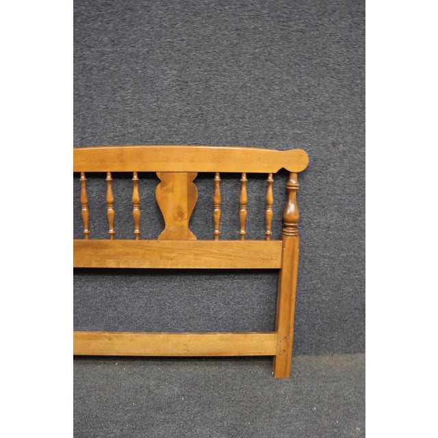 Late 20th Century Ethan Allen American Maple King Size Bootjack Headboard For Sale - Image 5 of 10