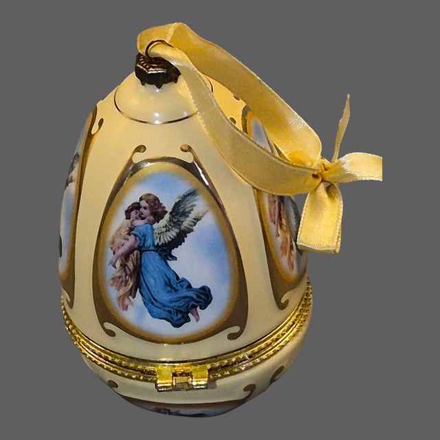 Late 20th Century Mr. Christmas Valerie Parr Hill Musical Egg Angels Hinged Trinket Box Ornament For Sale - Image 4 of 8