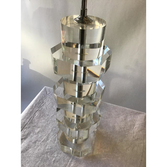 1980s Stacked Lucite Table Lamp For Sale In New York - Image 6 of 7