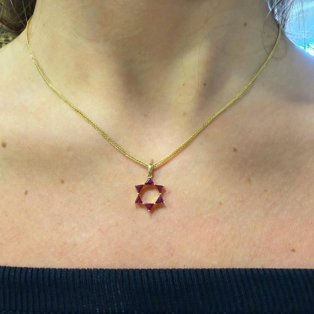 Ruby Star of David 18k Gold Pendant Necklace For Sale - Image 4 of 9