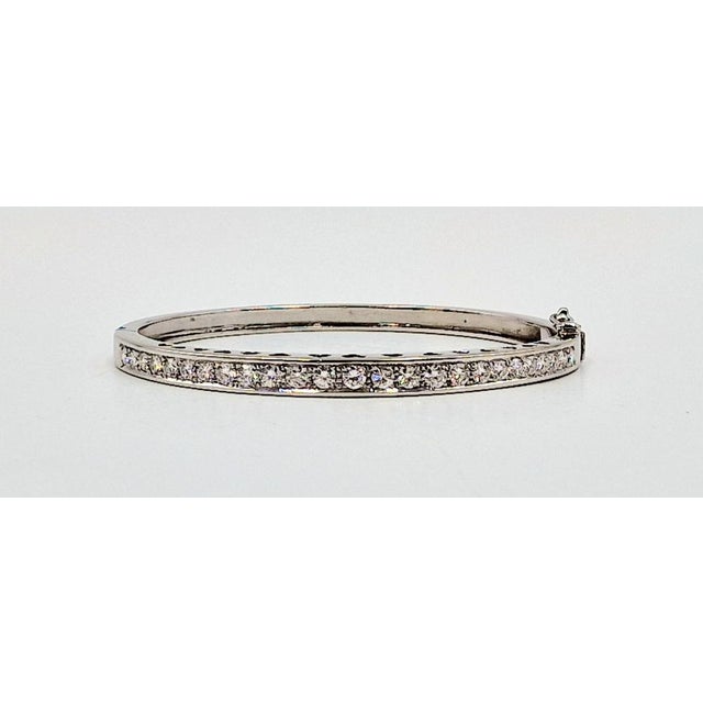 Gorgeous 18kt white gold women's bracelet set with 25 diamonds, handcrafted, Italian made. Total weight is 25.78 gr.