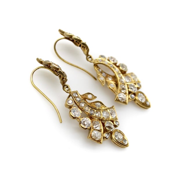 Mid 19th Century Early Victorian 18k Gold Diamond Earrings With Leaf and Ribbon Motif With 6 Carats For Sale - Image 5 of 13