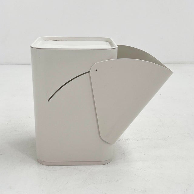 White Laundry Bin by Anna Castelli for Kartell, 1970s For Sale - Image 3 of 9