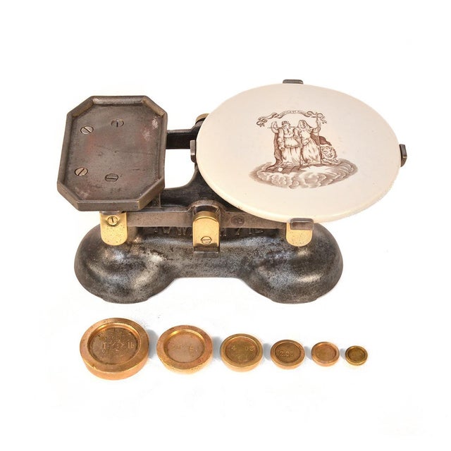 Ancienne balance ''Dairy'' de 1926 This piece is designed in the style of the selected designer and/or manufacturer