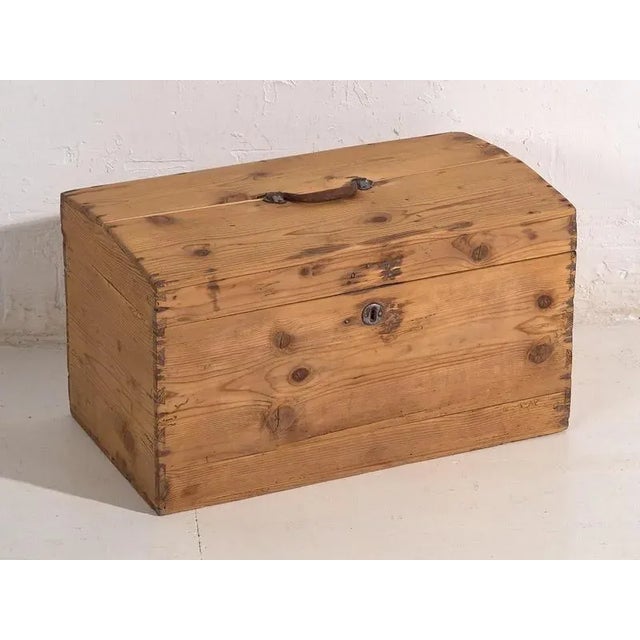 Small antique chest (c.1920) Dimensions: Length: 58 cm Depth: 33 cm Height: 33 cm Style: Rustic Materials and techniques:...