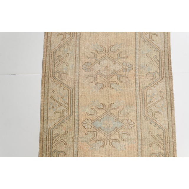 1960s Neutral Minimalist Decor Oushak Rug For Sale - Image 4 of 12
